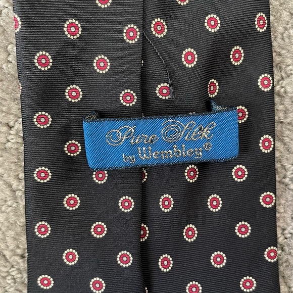 Black vintage silk tie by Wembley - Picture 2 of 4